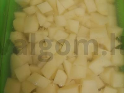 Bulvių sriuba su mėsos kukuliais Žingsnis 1