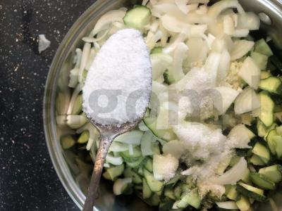 Agurkų salotas žiemai „Švelnumas“ Žingsnis 2