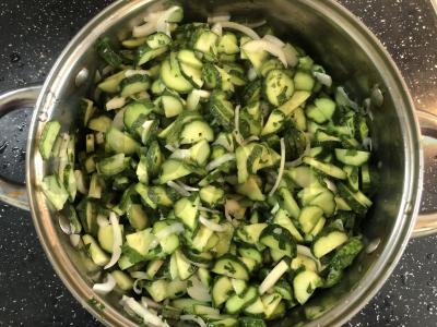 Agurkų salotas žiemai „Švelnumas“ Žingsnis 4