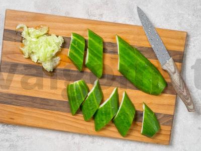 Salotas su sutrintais agurkais Žingsnis 1