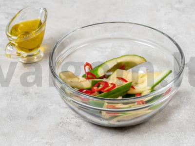 Salotas su sutrintais agurkais Žingsnis 3