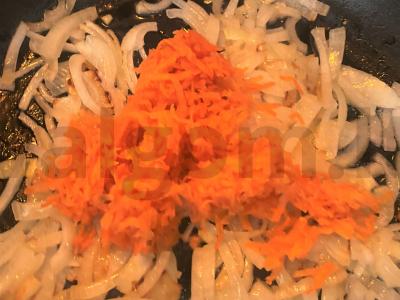 Sūrio sriuba su dešra Žingsnis 3