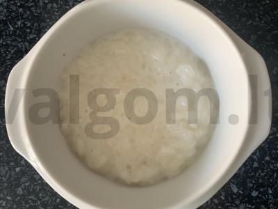 Ryžių košė su saldžiuoju pienu pusryčiams pagrindine nuotrauka