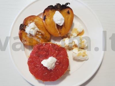 Kepti vaisiai su traškia cukraus plutele pagrindine nuotrauka