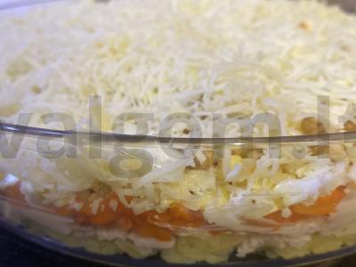 Sluoksniuotas salotas „Granatų“ su vištiena ir sūriu Žingsnis 3