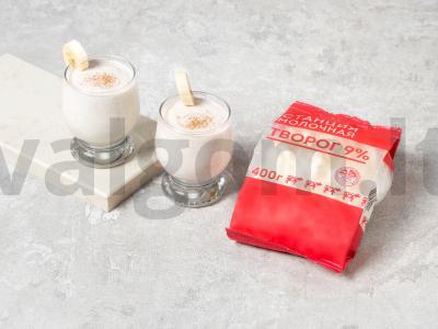 Varškės-bananų kokteilis su avižiniais dribsniais pagrindine nuotrauka