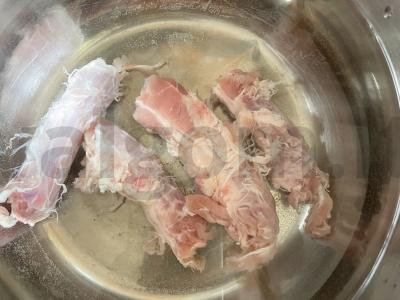 Vištienos kaklų ir makaronų sriuba Žingsnis 1