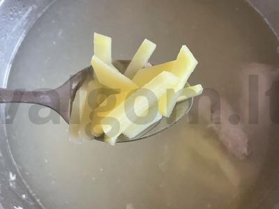 Vištienos kaklų ir makaronų sriuba Žingsnis 2