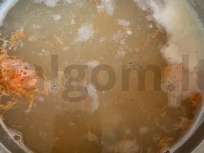 Vištienos kaklų ir makaronų sriuba Žingsnis 3