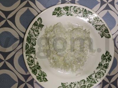 Krabų mėsos salotos Žingsnis 1