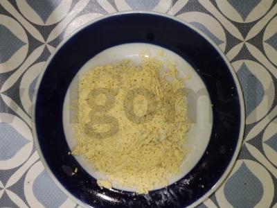 Krabų mėsos salotos Žingsnis 2