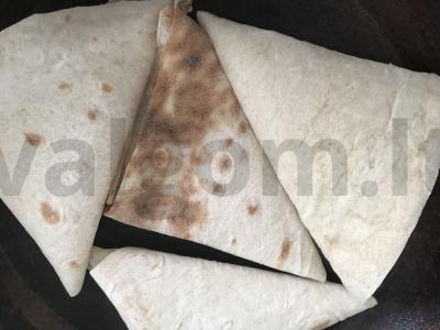 Krištoliniai trikampiai iš lavašo su kumpiu ir sūriu Žingsnis 4