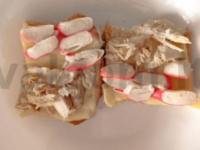 Šilti tostai su sūrio, krabų mėsos ir žuvies įdaru Žingsnis 5