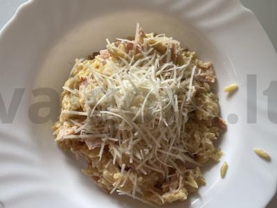 Orzotto „Carbonara“ su rūkyta šonine pagrindine nuotrauka