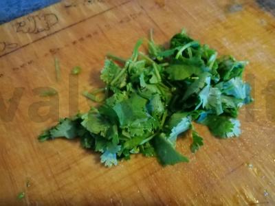 Salotas „Sezoninis mišinys“ su česnaku ir kalendra Žingsnis 4