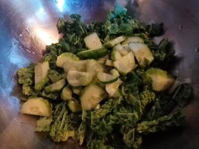 Salotas „Sezoninis mišinys“ su česnaku ir kalendra Žingsnis 5