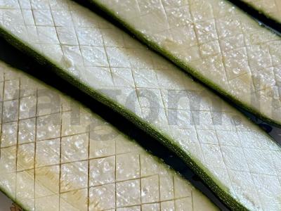 Cukinijų užkandis su pomidorais, šalotų svogūnais ir actu Žingsnis 2