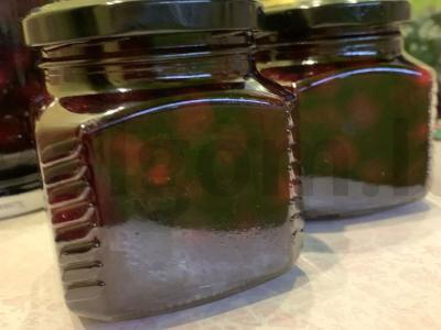 Vyšnių uogienė su sodriu skoniu pagrindine nuotrauka