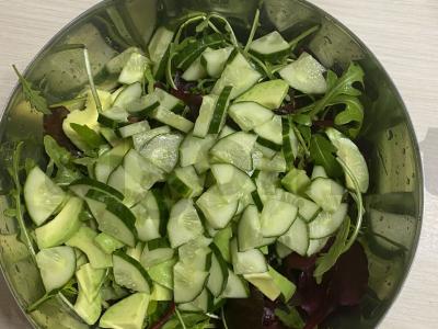 Salotas su rukola, tunu, avokadu ir apelsinų padažu Žingsnis 3