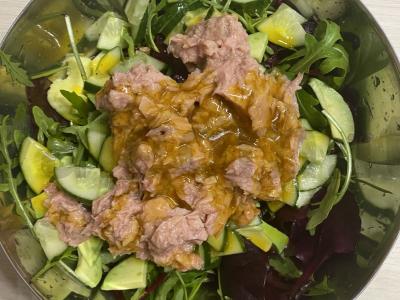 Salotas su rukola, tunu, avokadu ir apelsinų padažu Žingsnis 5