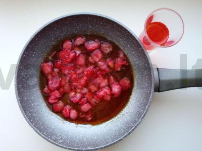 Švelnus pieno-uogų desertas su šilauogėmis ir braškėmis Žingsnis 1