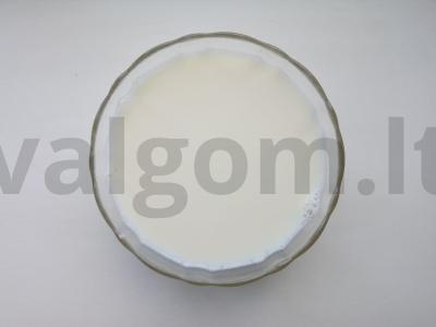 Švelnus pieno-uogų desertas su šilauogėmis ir braškėmis Žingsnis 3