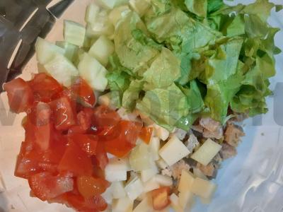 Salotas su vištienos krūtinėle, sūriu ir kiaušiniu Žingsnis 4