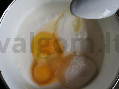 Blynai su žaliu obuoliu ant kefyro Žingsnis 2