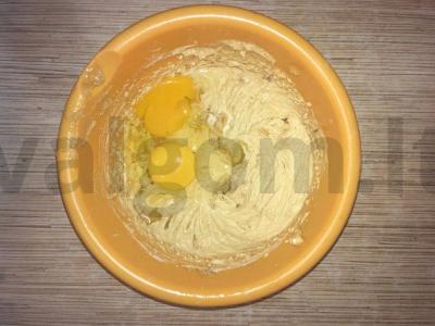 Oro migdolų pyragas su abrikosais Žingsnis 3