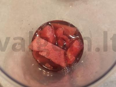 Dviejų sluoksnių arbūzų-granatų kokteilis Žingsnis 2