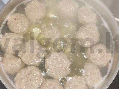 Sriuba su meatballs ir žaliąja pupelių Žingsnis 2
