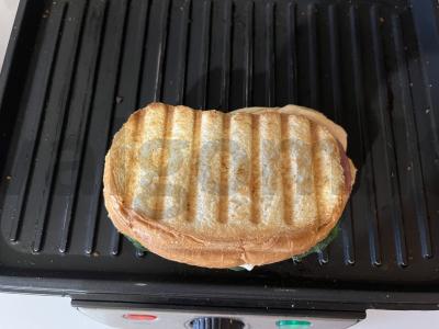 Neįtikėtinai skanus ir traškus karštas sumuštinis ilgam keliui Žingsnis 8