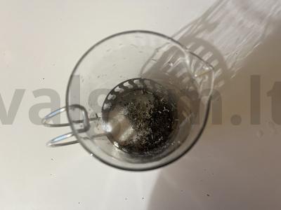 Kvapnus naminis juodas arbata su estragonu Žingsnis 1