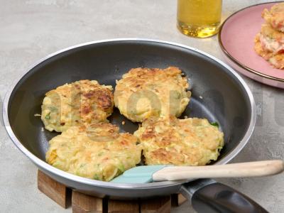 Daržovių blynai su kukurūzų dribsniais Žingsnis 3