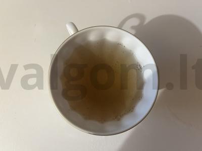 Karštas gėrimas iš žaliosios arbatos ir vyšnių pagrindine nuotrauka