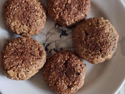 Avižiniai sausainiai su sėklomis pagrindine nuotrauka