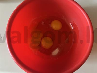 Ažūriniai blynai ant verdančio vandens su sviestu Žingsnis 1