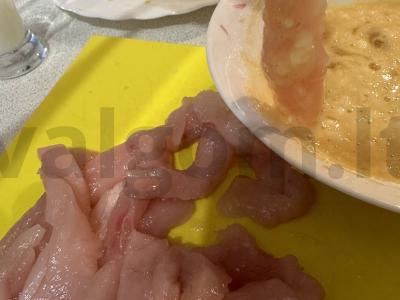 Sultingi tempūriniai vištienos filė pagaliukai Žingsnis 3