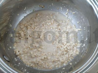 Sotūs avižiniai dribsniai su džiovintais vaisiais Žingsnis 1