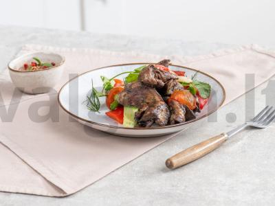 Vištienos kepenėlių šašlykas ant grotelių pagrindine nuotrauka