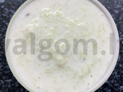 Kefyro, agurkų ir grietinės padažas pagrindine nuotrauka