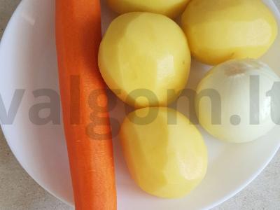 Sriuba su makaronais ir meatballs Žingsnis 1