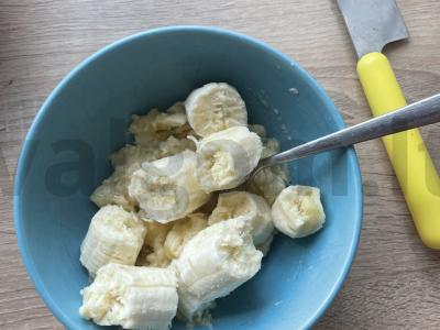 Bananiniai keksiukai su uogų jogurtu Žingsnis 1