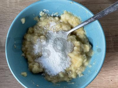 Bananiniai keksiukai su uogų jogurtu Žingsnis 2