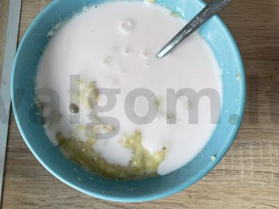 Bananiniai keksiukai su uogų jogurtu Žingsnis 3