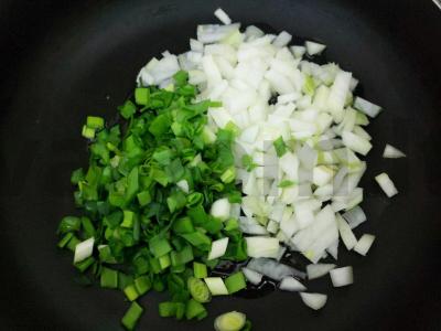 Kvapnūs midijos su žolelėmis kokosų piene Žingsnis 1