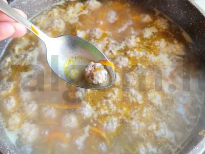 Sriuba su meatballs ir makaronais Žingsnis 5