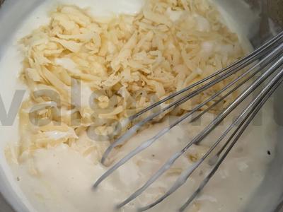 Švelnus sūrio padažas bulvėms ir mėsai Žingsnis 5