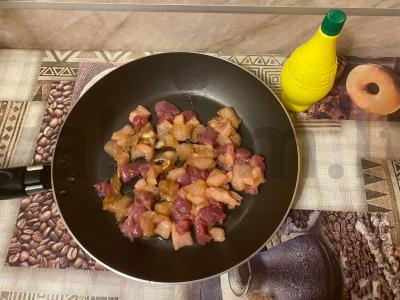 Šiltas salotas su vištiena ir kiauliena Žingsnis 5