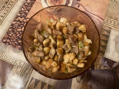 Šiltas salotas su vištiena ir kiauliena Žingsnis 7